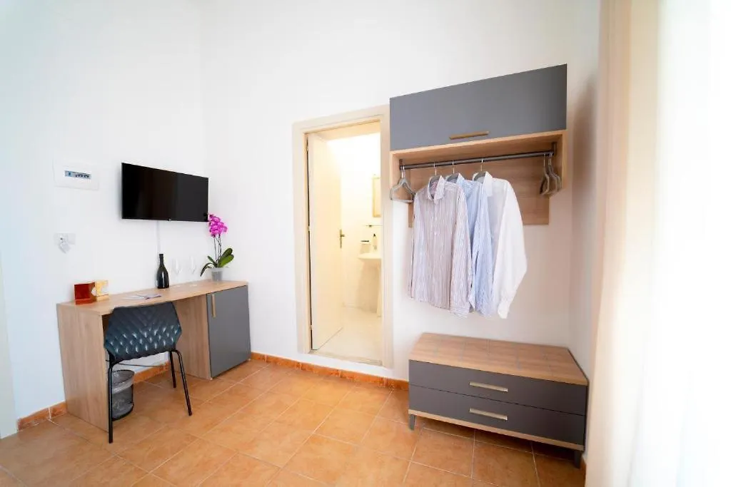 Ballaro' Hotel - Budget Room Palermo 0*,  Italy